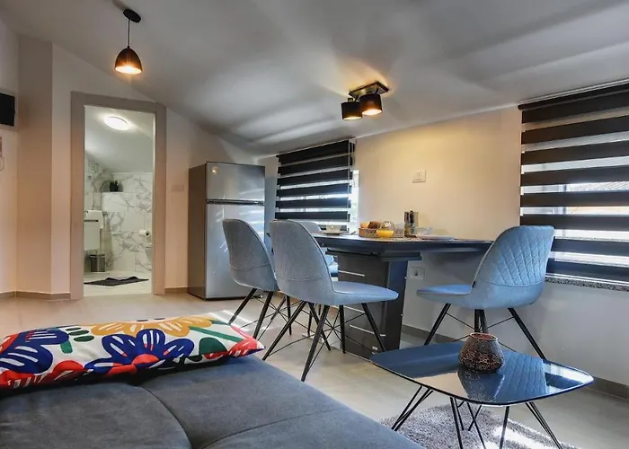 Exclusive شقة بولا