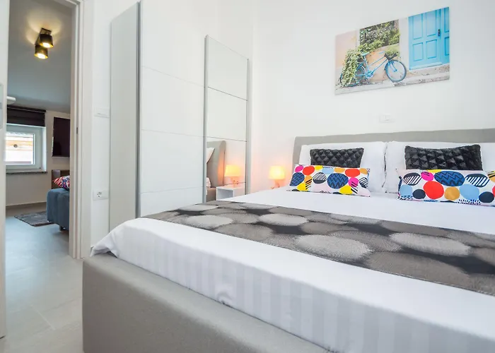 Exclusive شقة بولا