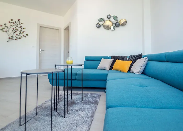 Exclusive شقة بولا