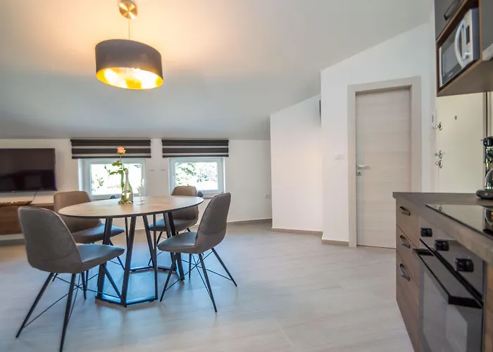 Exclusive شقة بولا