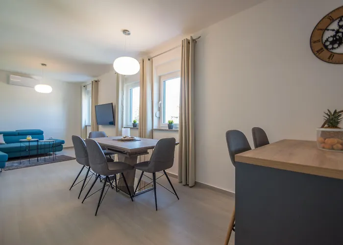 Exclusive شقة بولا